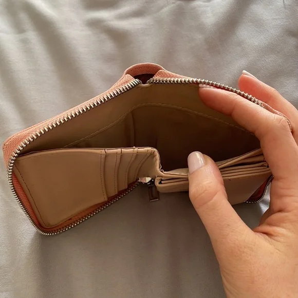 Baby Pink Zipper Wallet — GUESS - Picture 5 of 7